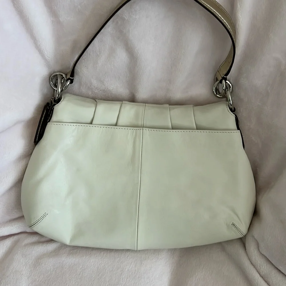 Coach bag cream and gold lavender inside - Picture 3 of 16
